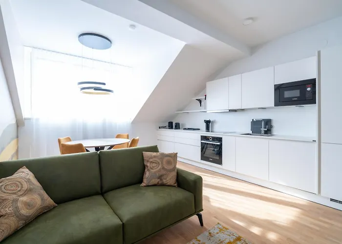 Luxurious 70 M2 With Balcony & Air Conditioning
